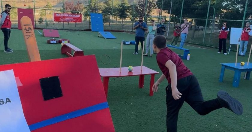 Yozgat'ta oluşturulan Survivor Park'ta çocuklar ve kurum başkanları yarıştı.