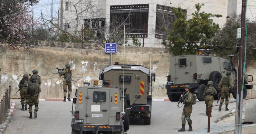 İsrail’in Batı Şeria’nın Tulkerim kasabasına düzenlediği soykırım saldırısında 1 kişi öldü, 4 kişi de yaralandı.