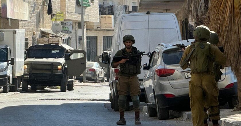 İsrail, mahkumların değişimini önlemek için baskın düzenledi