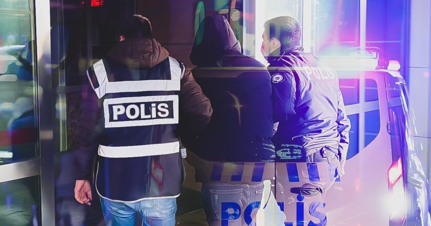 İstanbul’da izinsiz gösterilere ilişkin gözaltına alınan şüphelilerden 5’i tutuklandı