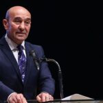 İzmir'in eski Büyükşehir Belediye Başkanı Tunç Soyer gözaltına alındı