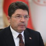 Bakan Tunç: CHP İl Başkanlığı önünde yaşanan olaylarla ilgili adli soruşturma başlatıldı