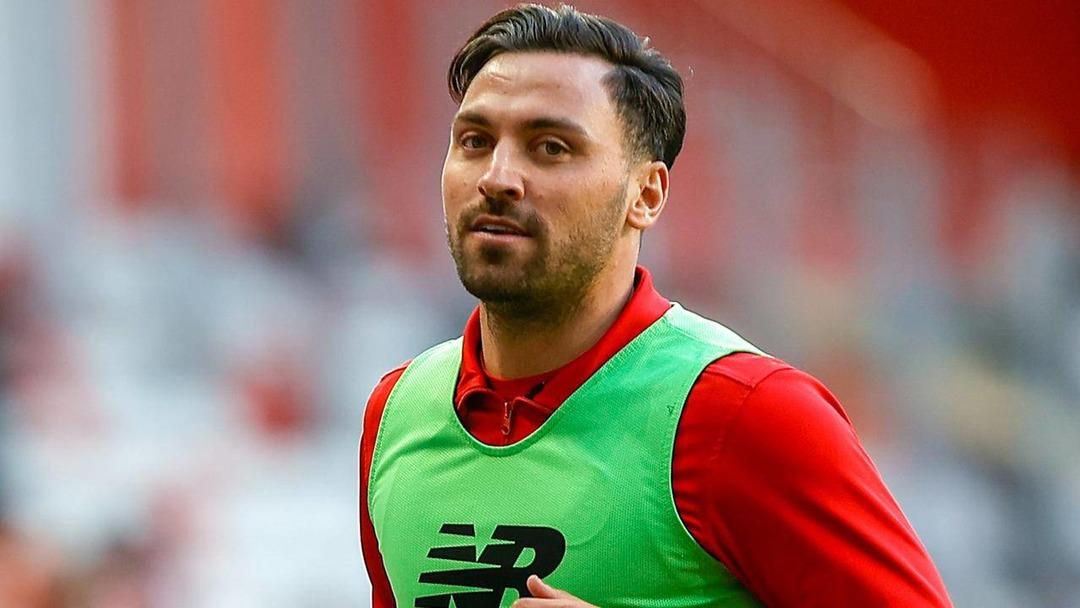 F.Bahçe'de forma giydi, Galatasaray'la 8 kupa kazandı! 31 yaşındaki ünlü futbolcu kulüp arıyor... 3