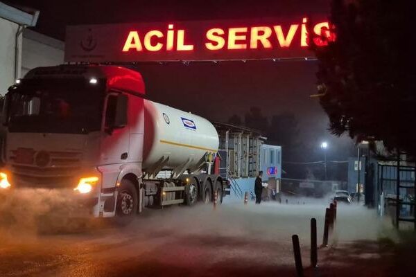 Hastane önünde oksijen sızıntısı paniğe neden oldu
