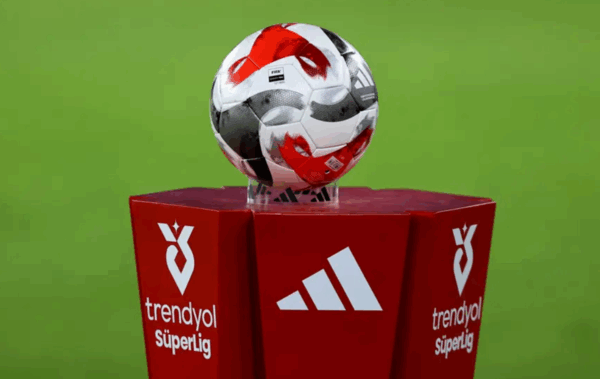 Galatasaray düştü, Fenerbahçe yükseldi! Fark 1 puana indi!