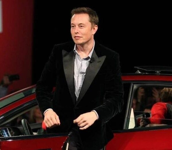 Hissedarlar onayladı: Musk’a Tesla’dan 1 trilyon dolarlık ödeme!