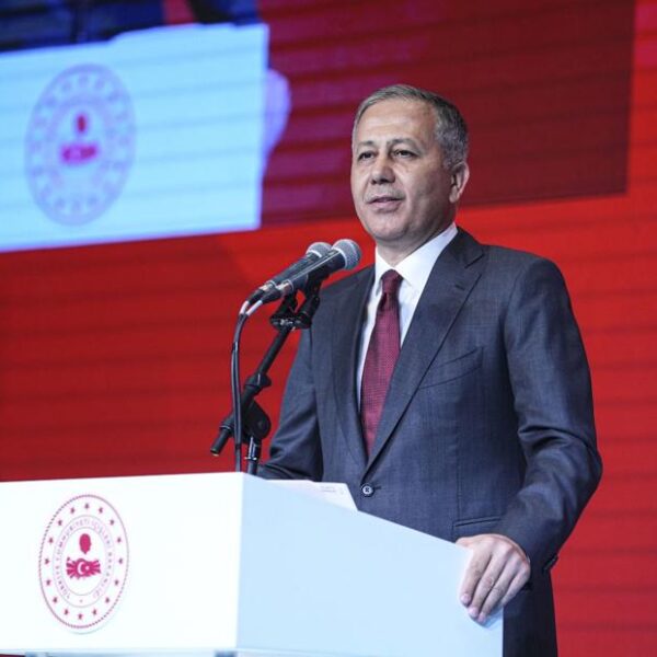 Yerlikaya: 15 Yaş ve Üstü İçin Yeni Düzenleme Üzerine Tartışmalıyız