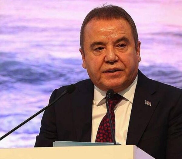 Muhittin Böcek Acil Servise Alındı