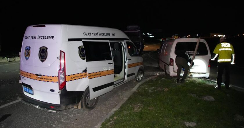 Edirne’de kaza yapan minibüste 20 göçmen bulundu